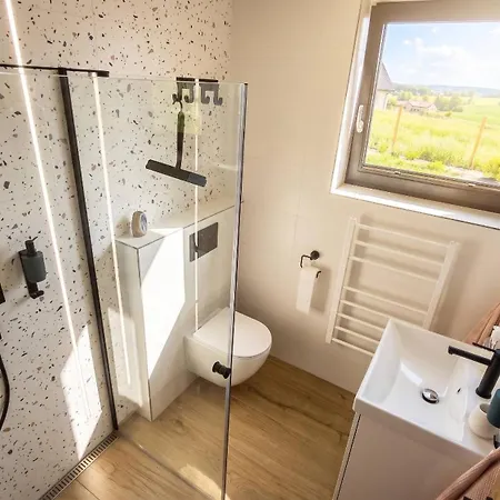 Moderní Dům S Bazénem Cervena Tremesna
